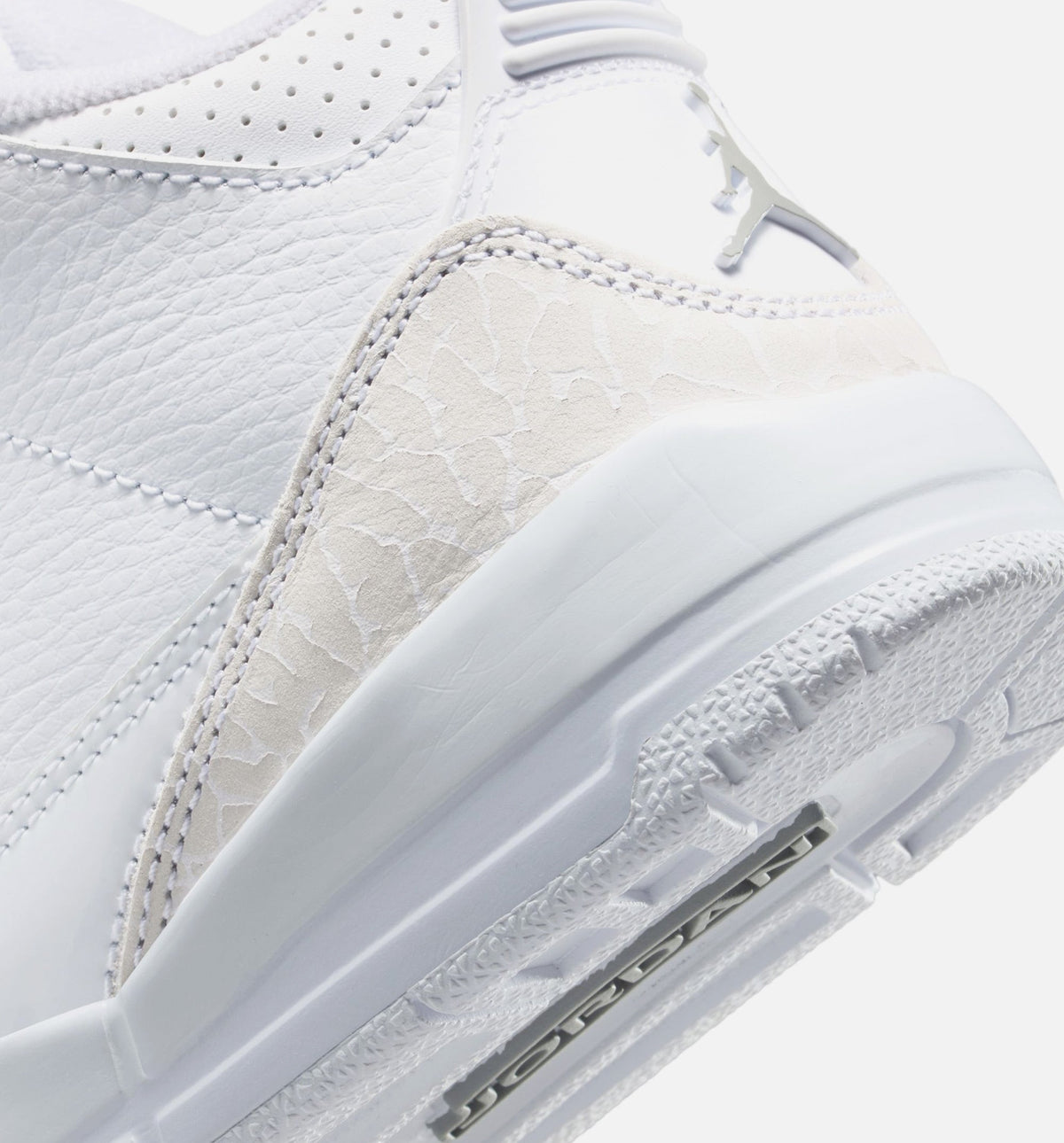 Air Jordan 3 Retro White and Silver Preschool Lifestyle Shoe – White/Metallic Silver